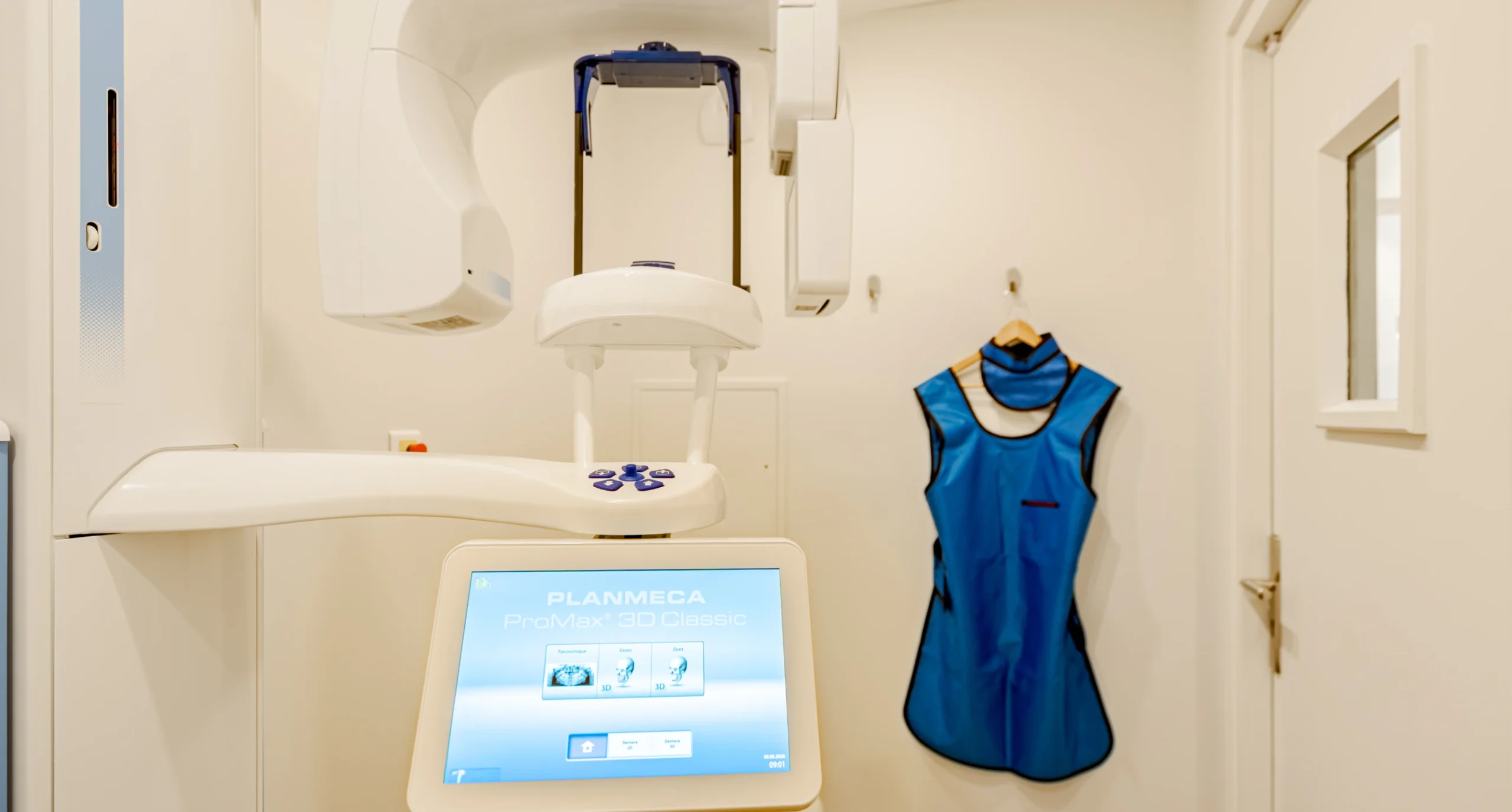 Appareil de radiographie panoramique et tablier plombé de protection